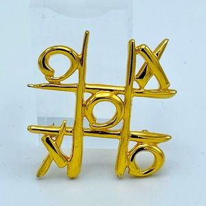 Tic Tac Toe Game Whimsical Gold Tone Fun Brooch Pin